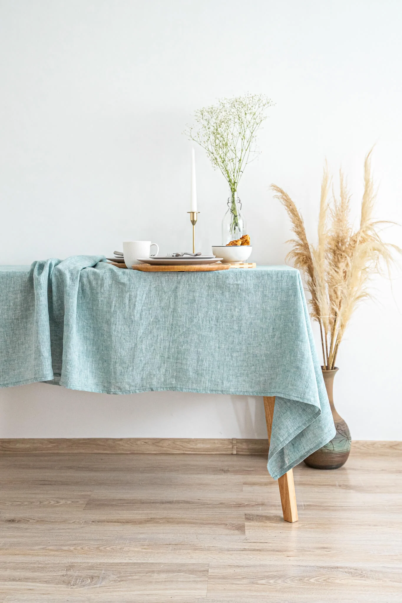 Tischdecke aus Leinen in Melange-Grün. Sondergrößen erhältlich