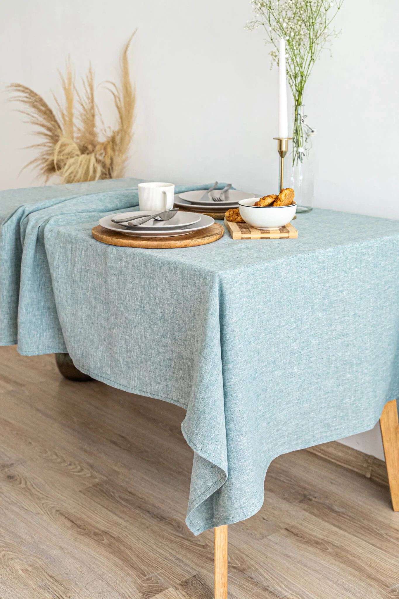 Tischdecke aus Leinen in Melange-Grün. Sondergrößen erhältlich