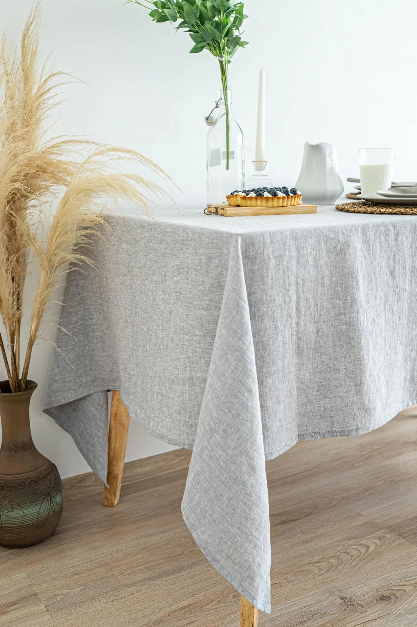 Tischdecke aus Leinen in Melange-Grau. Sondergrößen erhältlich
