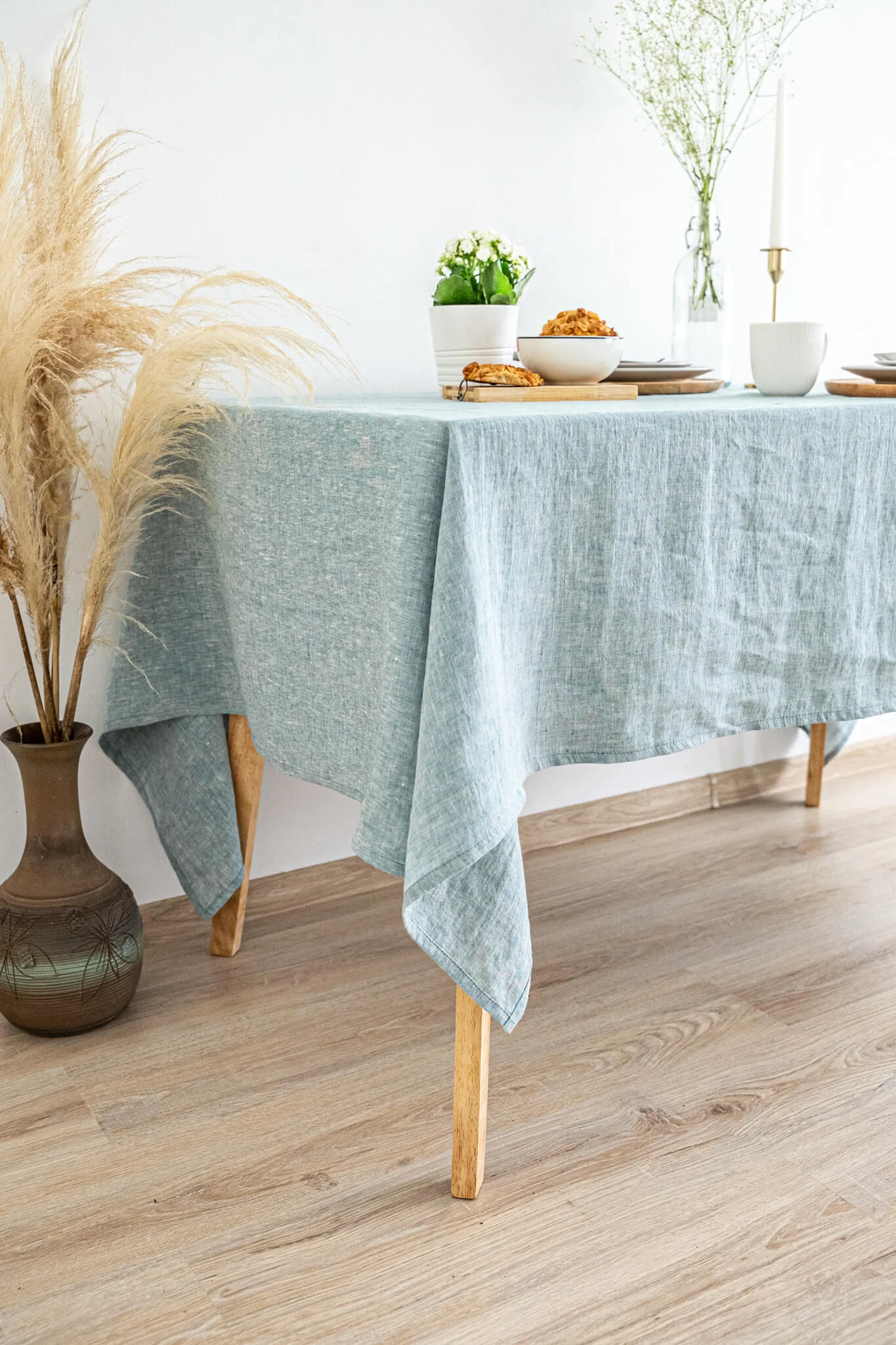 Tischdecke aus Leinen in Melange-Grün. Sondergrößen erhältlich