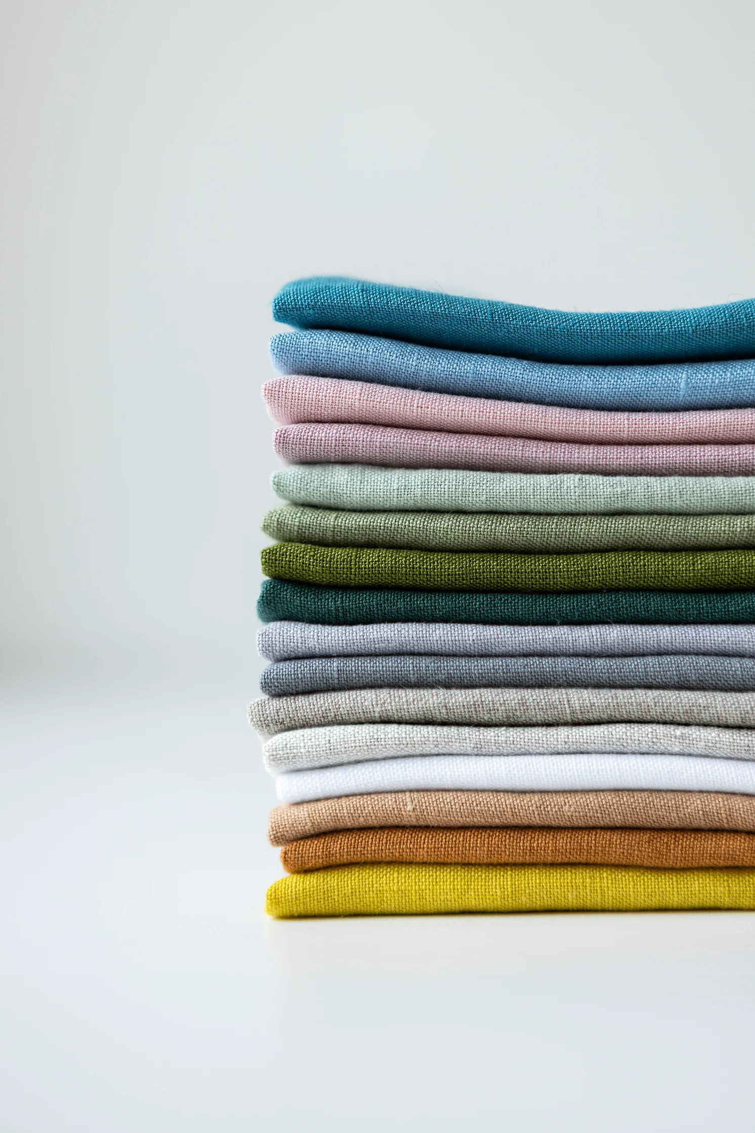 Leinenservietten-Set in verschiedenen Farben