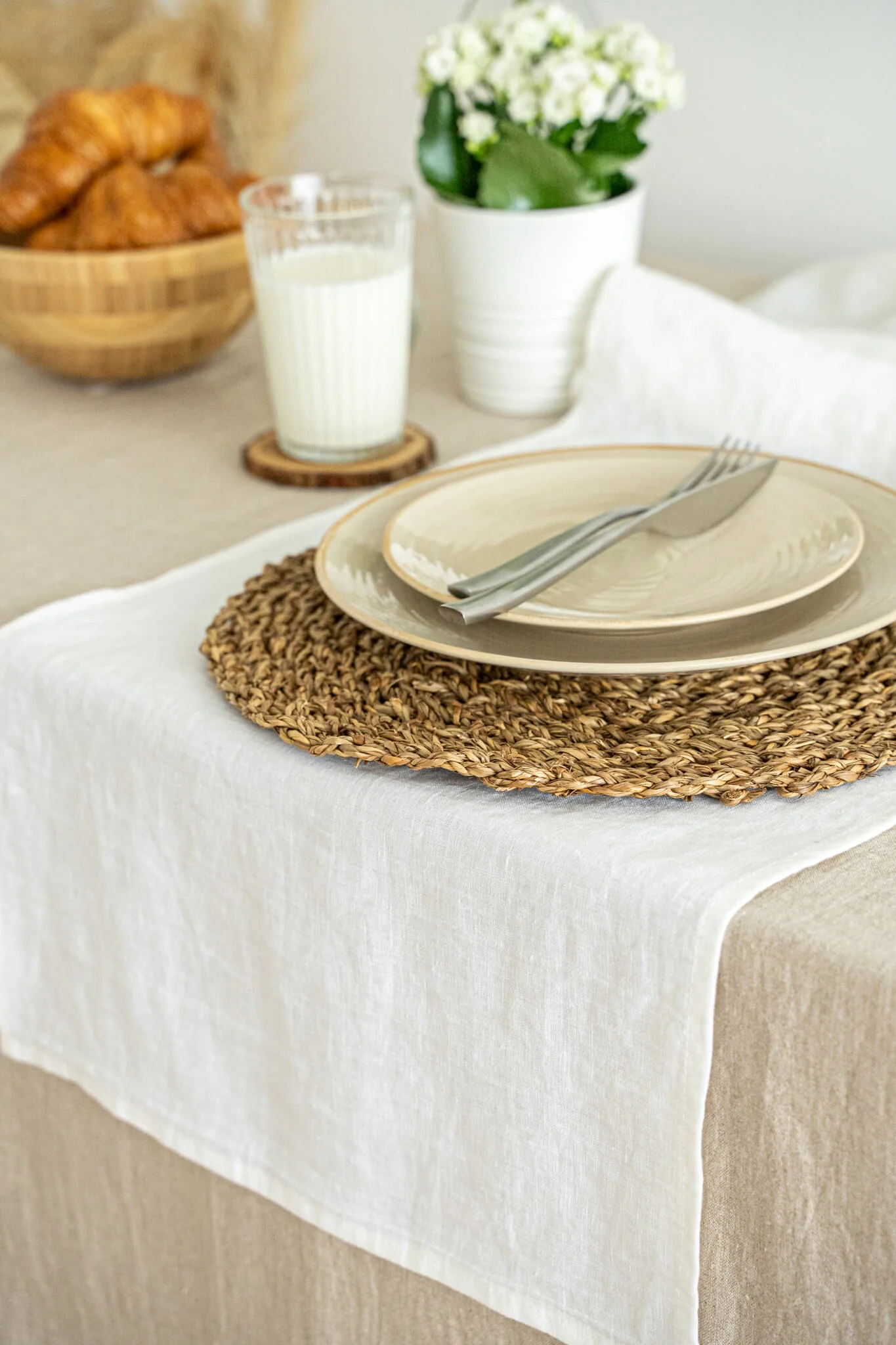Tischläufer aus Leinen in Off-White-Farbe