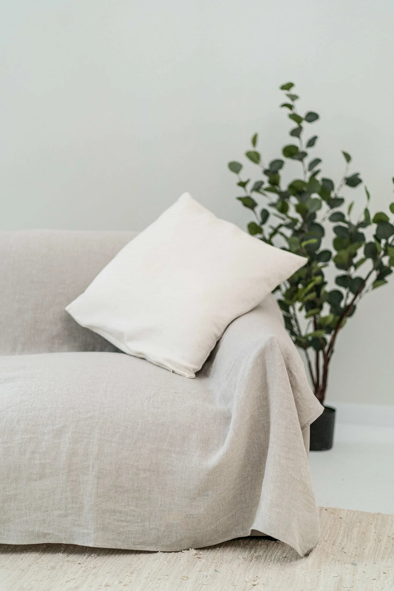 Sofabezug aus Leinen in der Farbe Natural Light. Sondergrößen erhältlich