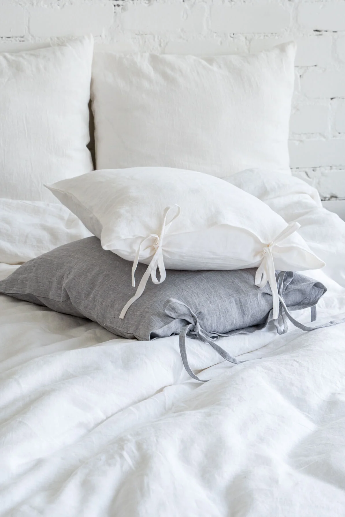 Kissenbezüge aus Leinen mit Bindeverschluss in verschiedenen Farben (2er-Set)