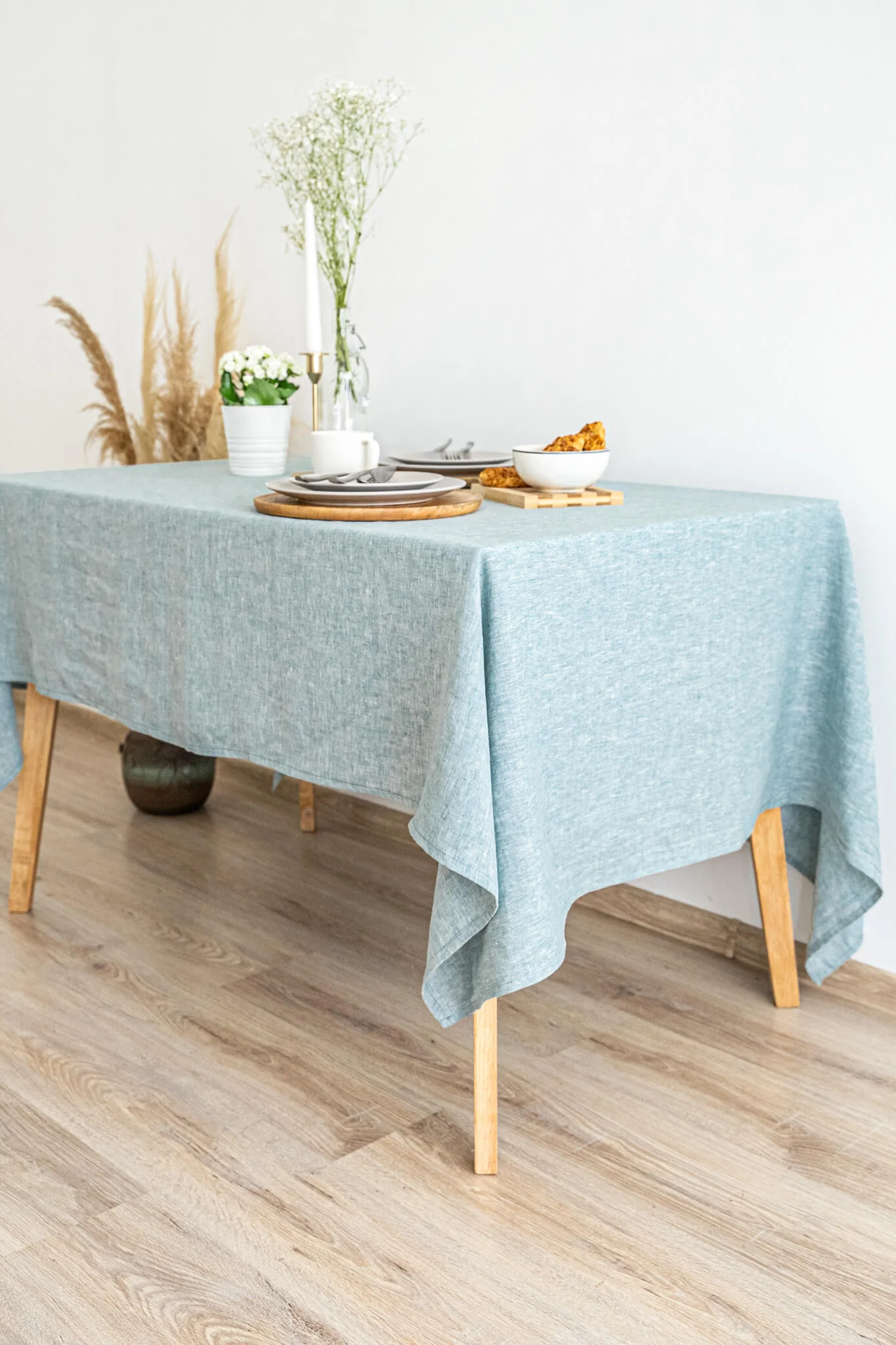 Tischdecke aus Leinen in Melange-Grün. Sondergrößen erhältlich