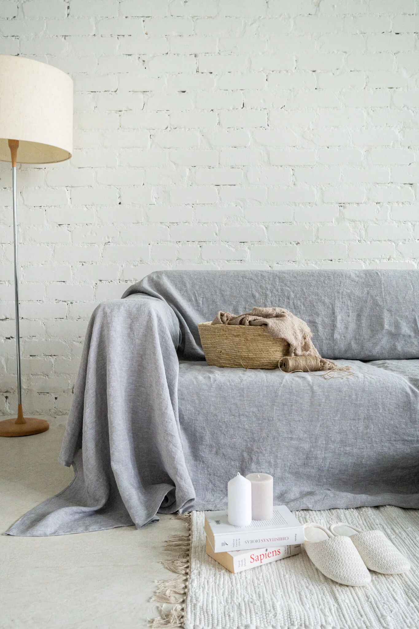 Leinen-Sofabezug in Melange-Grau. Sondergrößen erhältlich