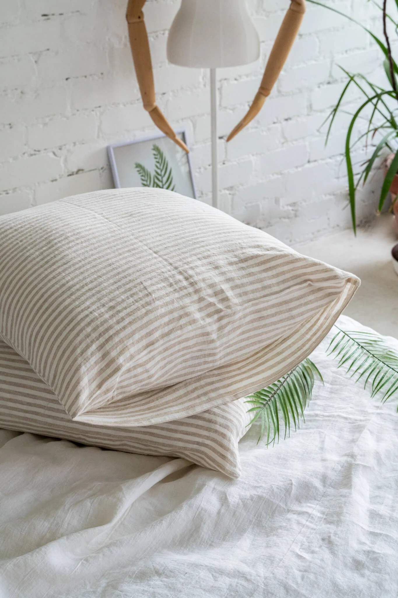 Kissenbezüge aus Leinen mit Hotelverschluss in der Farbe „Streifen Natur“ (2er-Set)