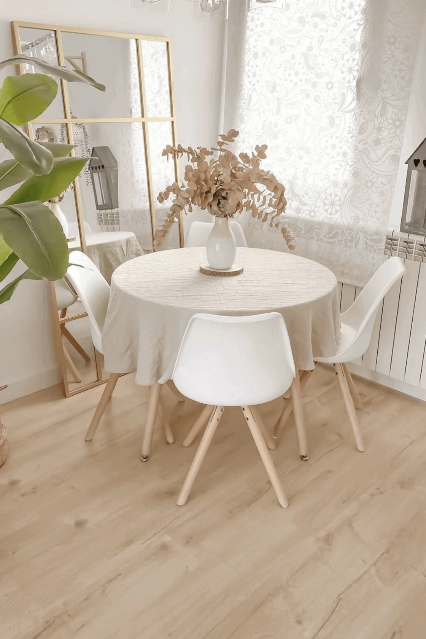 Runde oder ovale Leinentischdecke in verschiedenen Farben