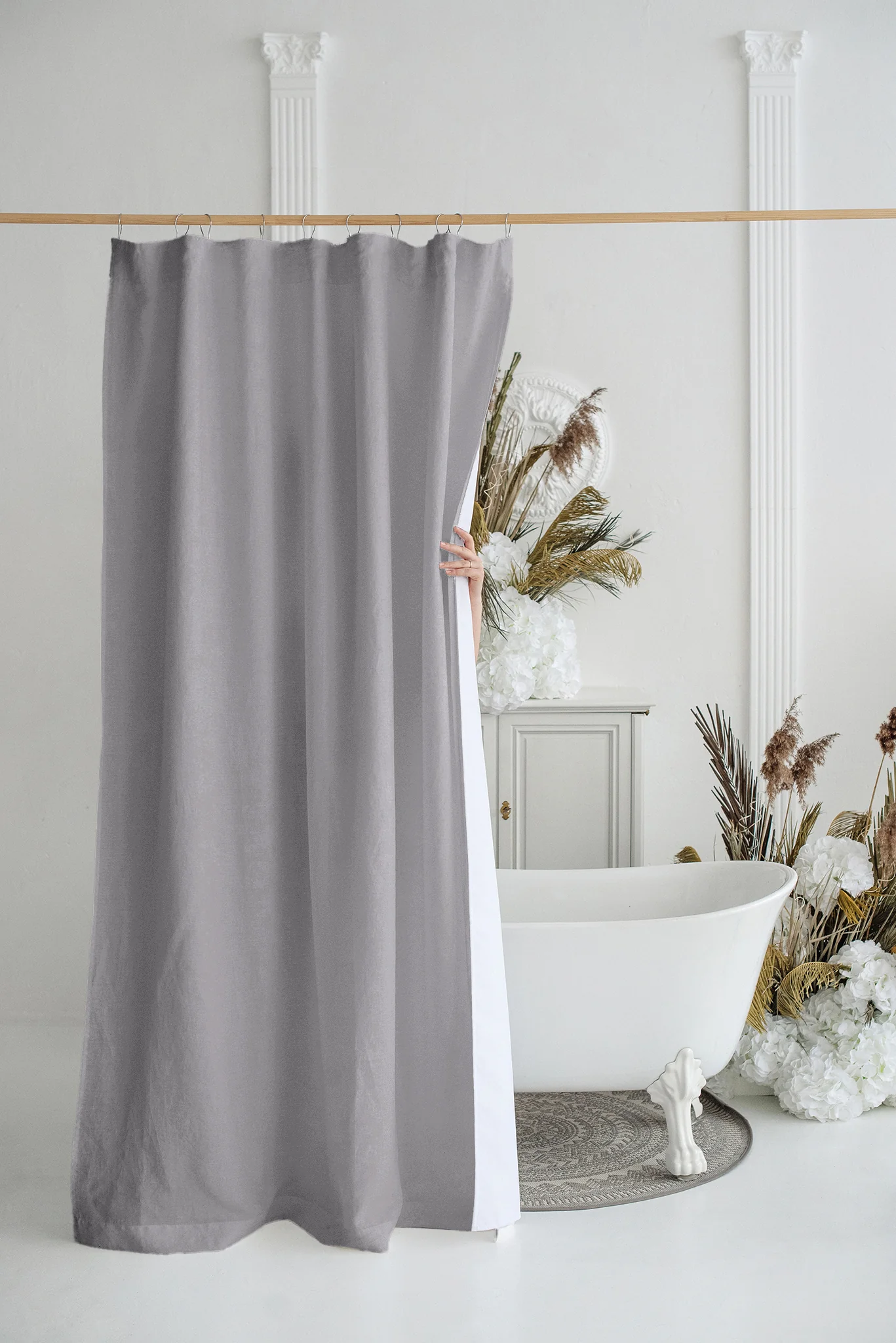 Duschvorhang aus Leinen mit wasserdichtem Futter in Hellgrau. Sondergrößen erhältlich
