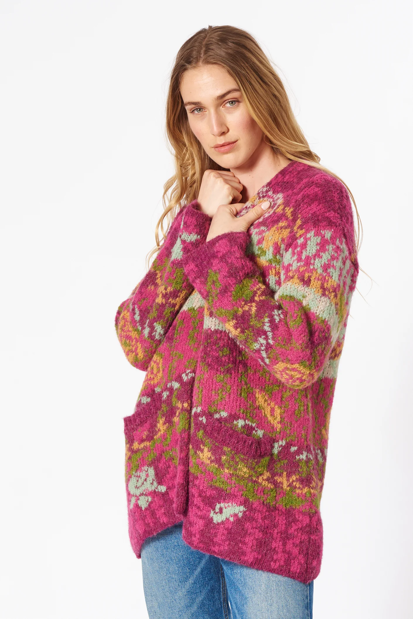 Alpaka-Jacquard-Cardigan mit abstraktem floralem Strickmuster