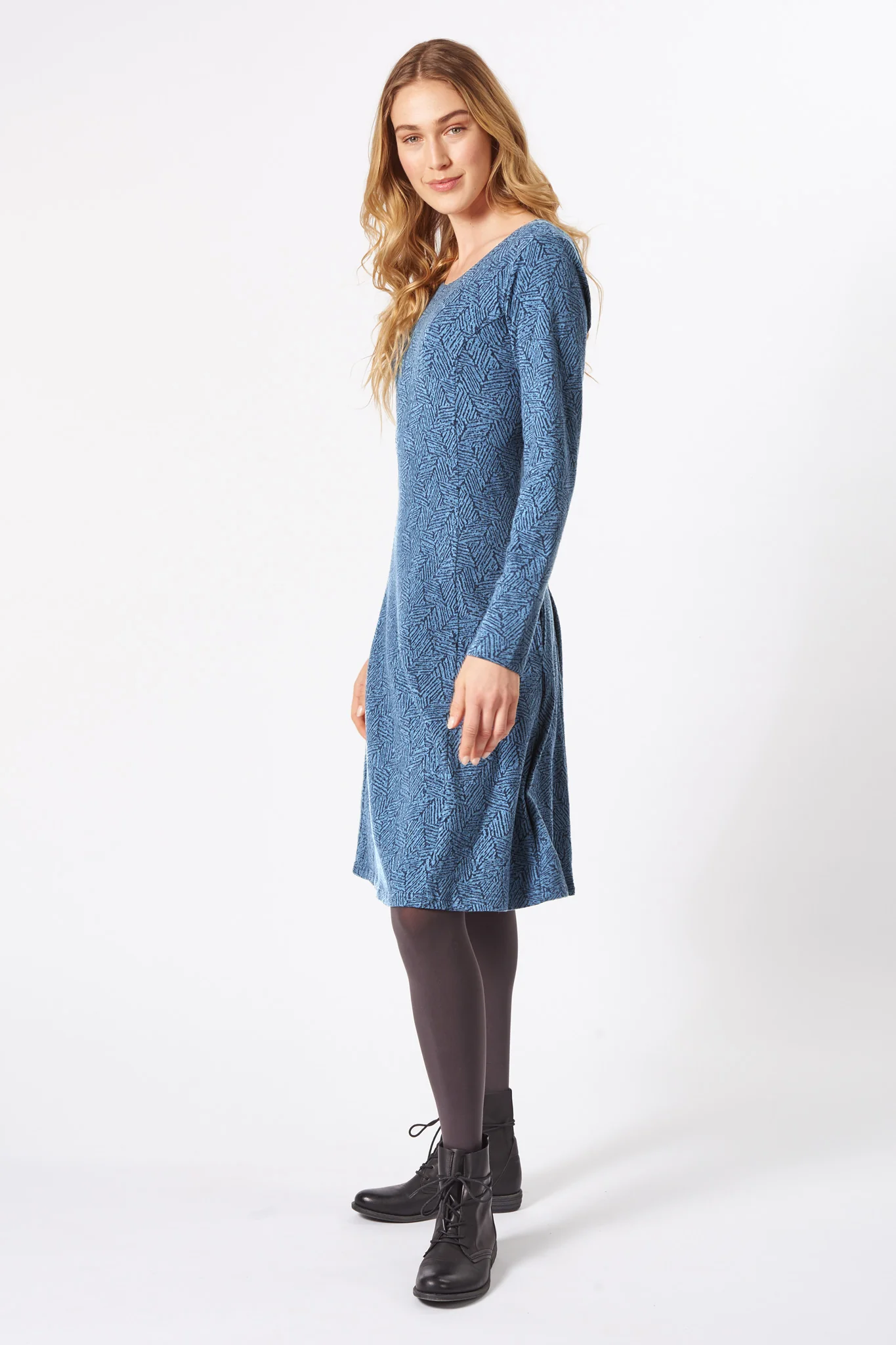 Jersey-Jacquard-Kleid aus GOTS-zertifizierter Bio-Baumwolle