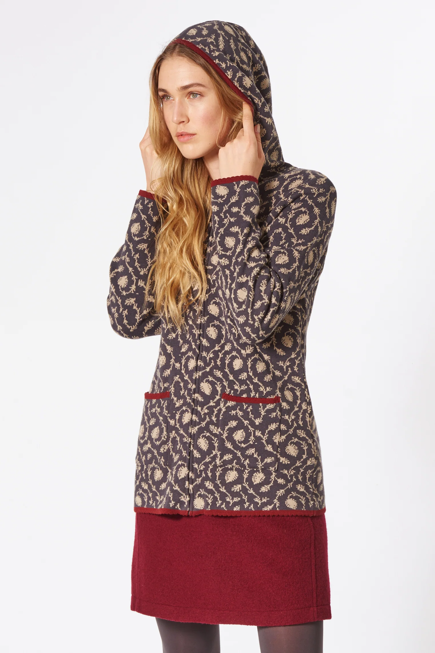 Hochwertige Kapuzenjacke aus Bio-Baumwolle im Jacquard-Strick