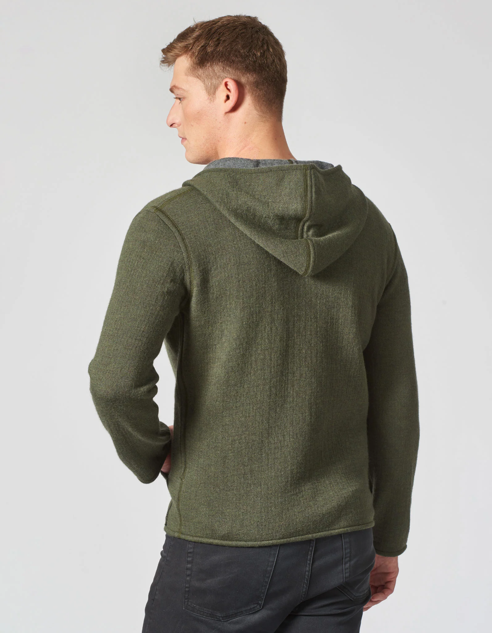 Herren Kapuzenjacke mit Doppelreiverschluss und Taschen aus Bio-Wolle