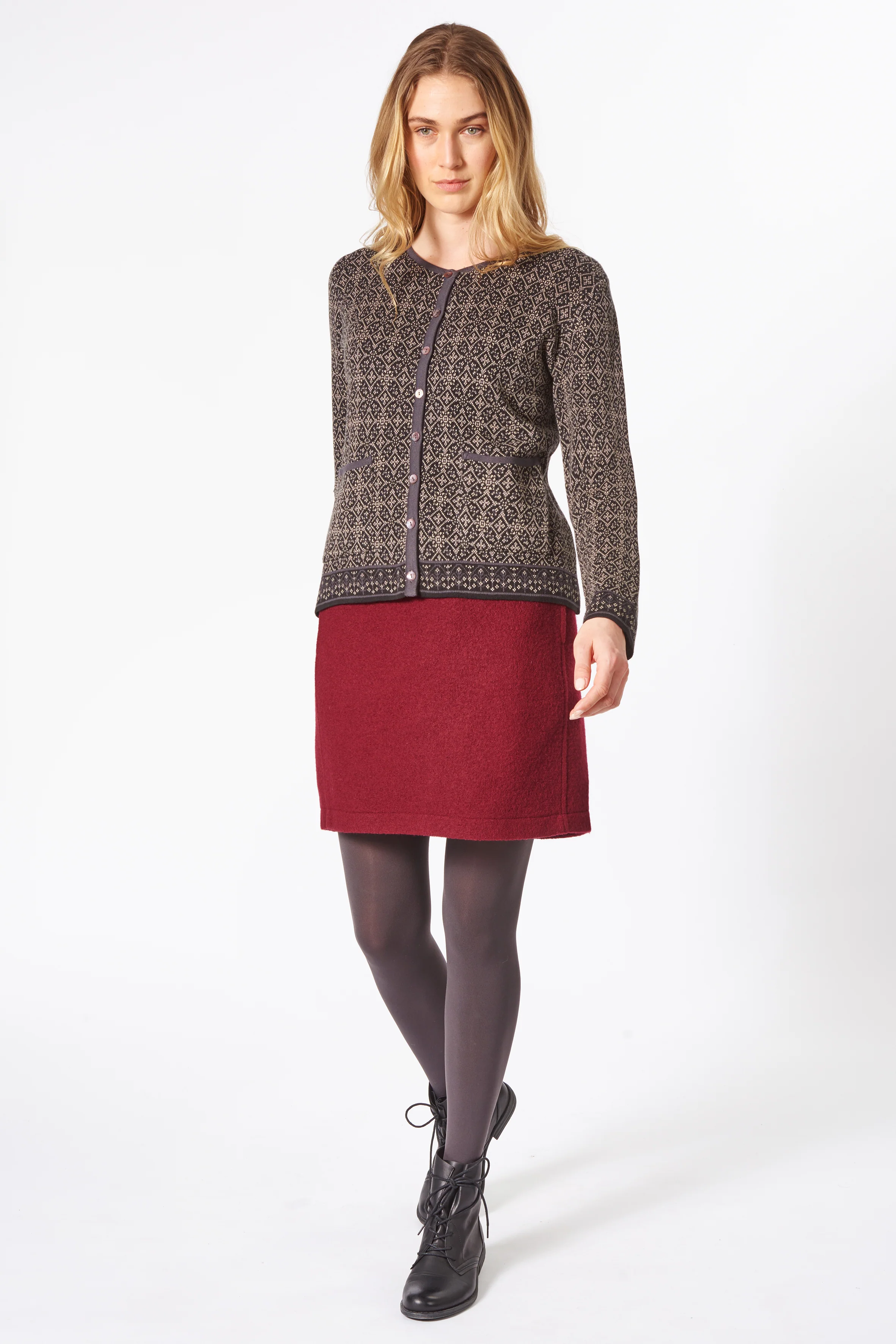 Schwarz-beiger Cardigan aus Bio-Baumwolle im eleganten Jacquard-Strickmuster