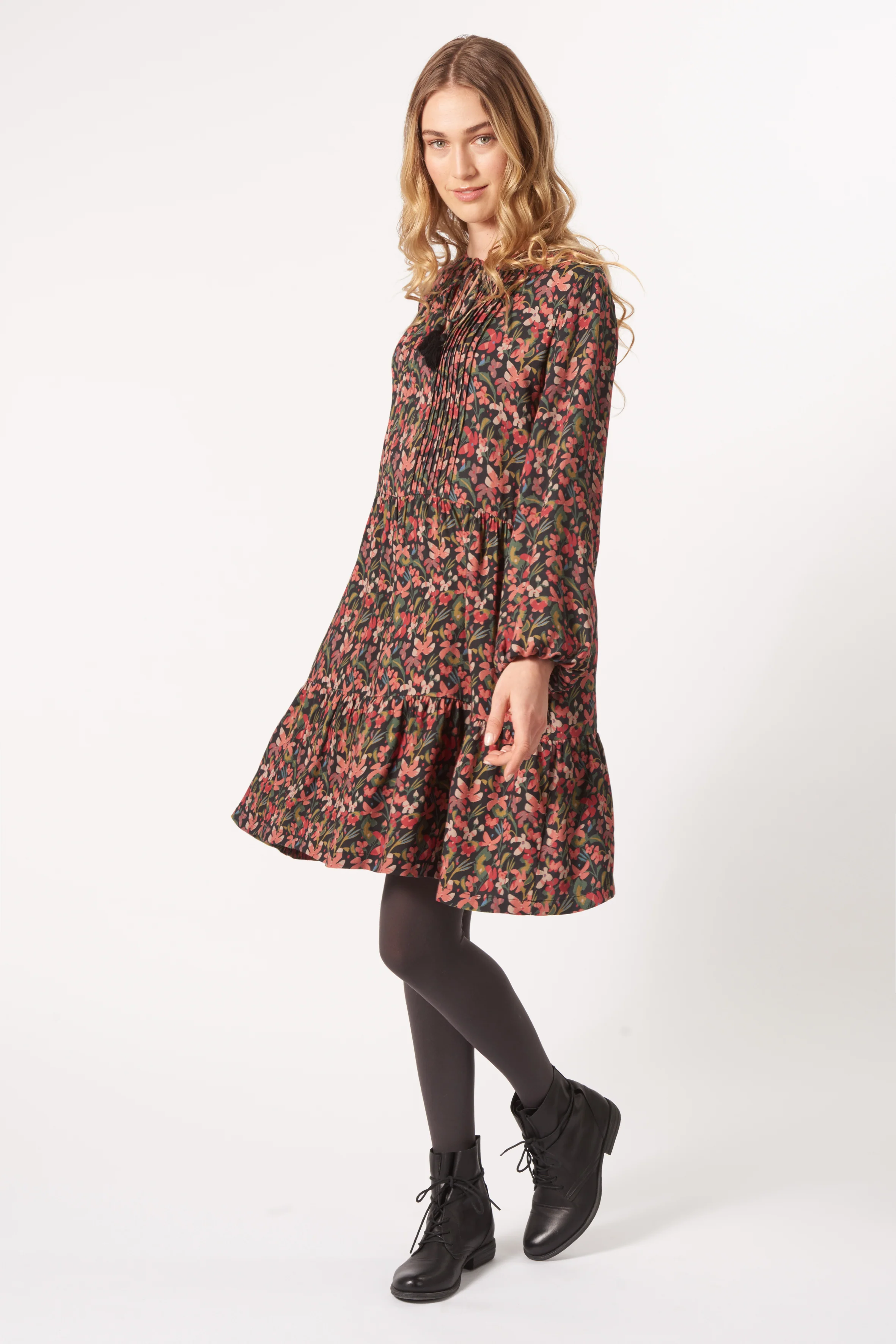 Midikleid aus EcoVero Viskose mit durchgehendem Allover-Print