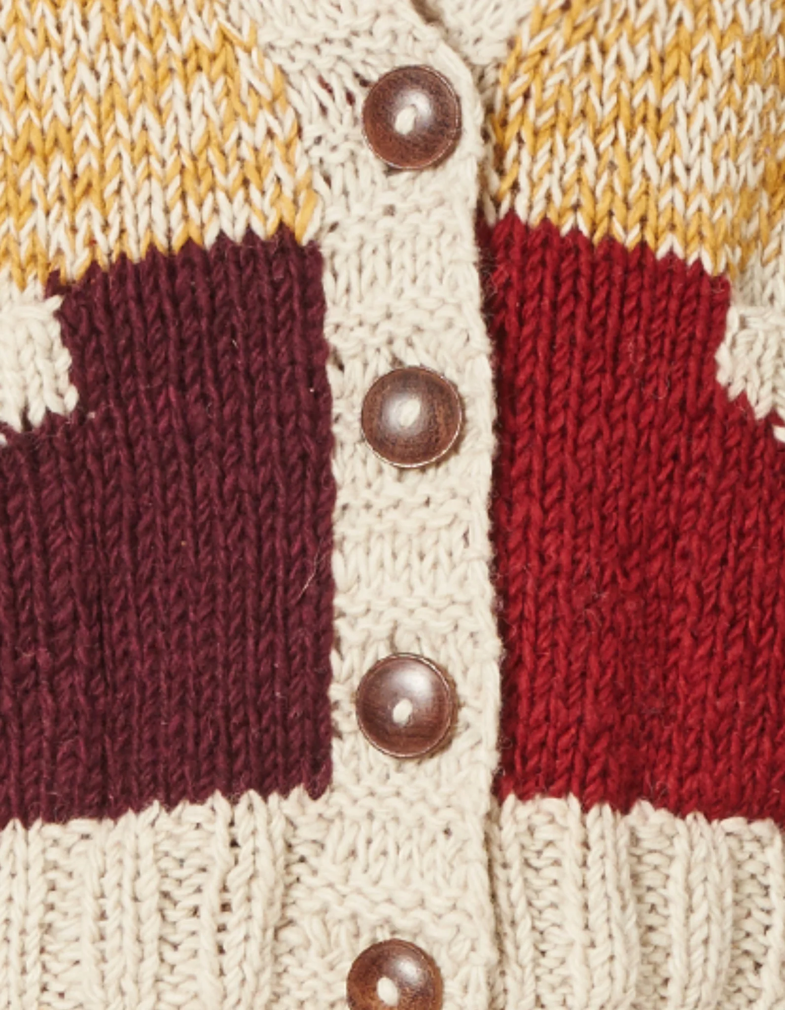 Kurzer Cardigan in Patchwork-Optik aus reiner Schurwolle