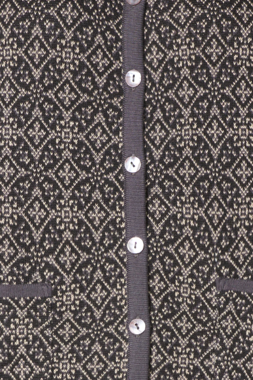 Schwarz-beiger Cardigan aus Bio-Baumwolle im eleganten Jacquard-Strickmuster