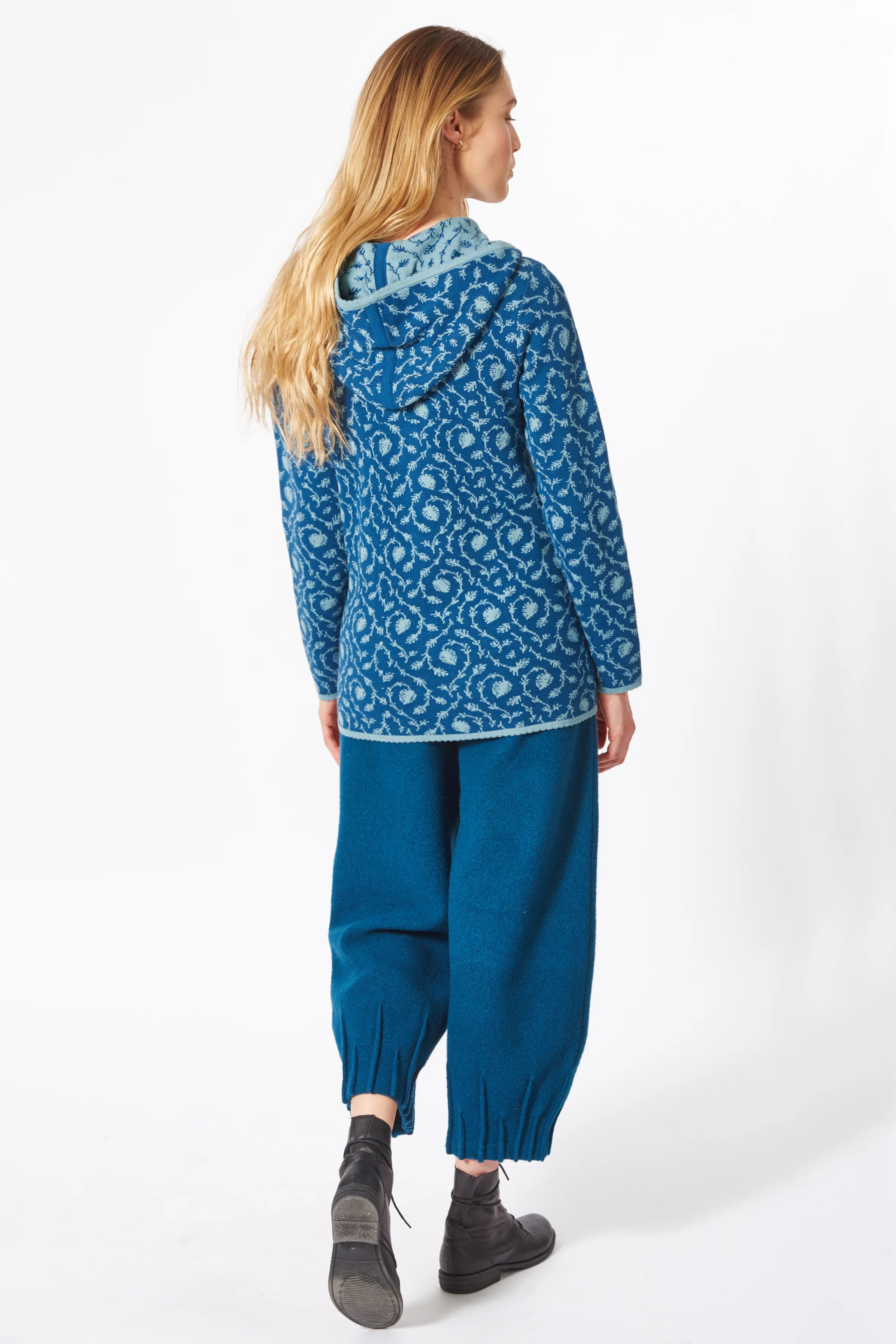 Hochwertige Kapuzenjacke aus Bio-Baumwolle im Jacquard-Strick