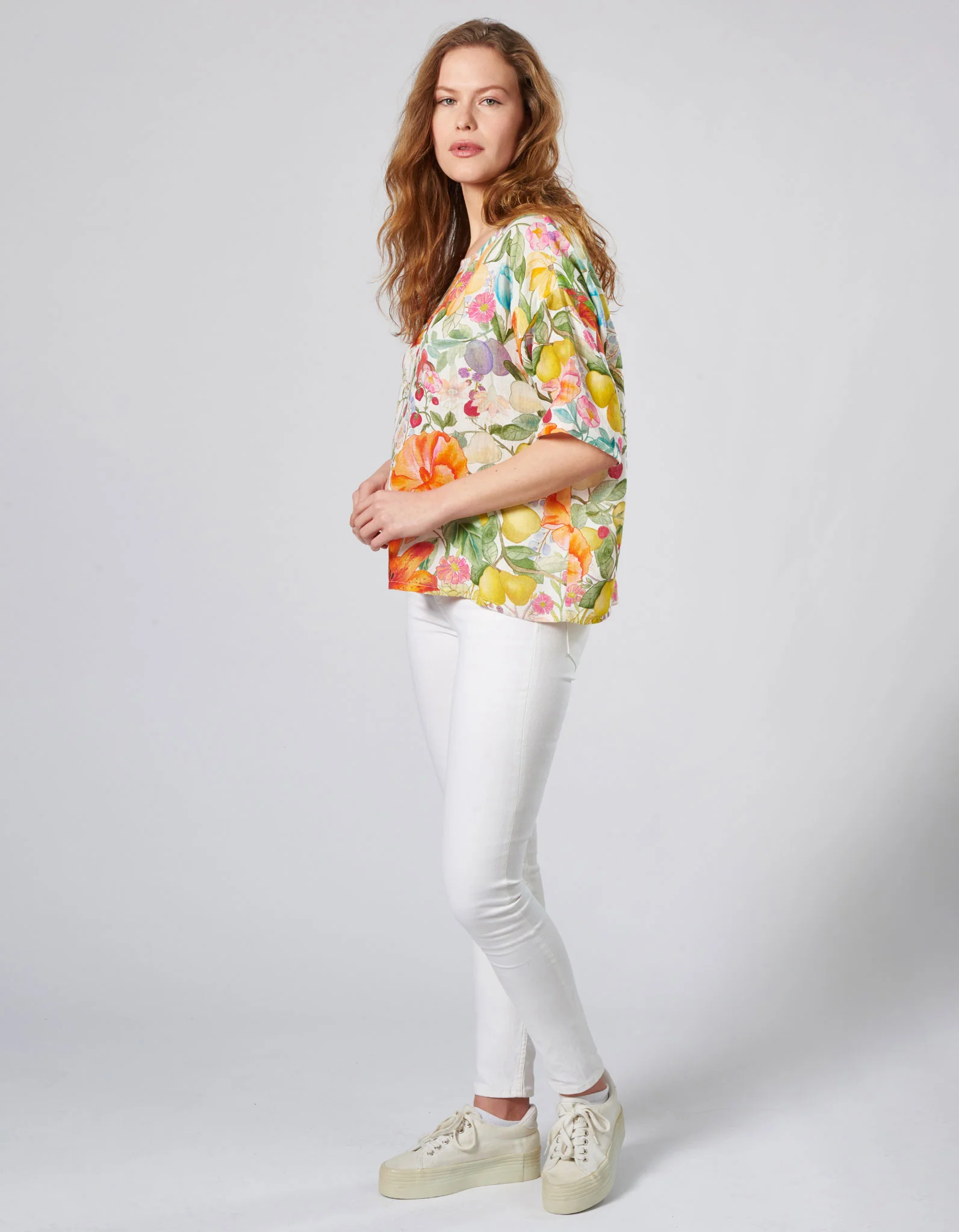 Leinenshirt Belina wei mit floralem Muster