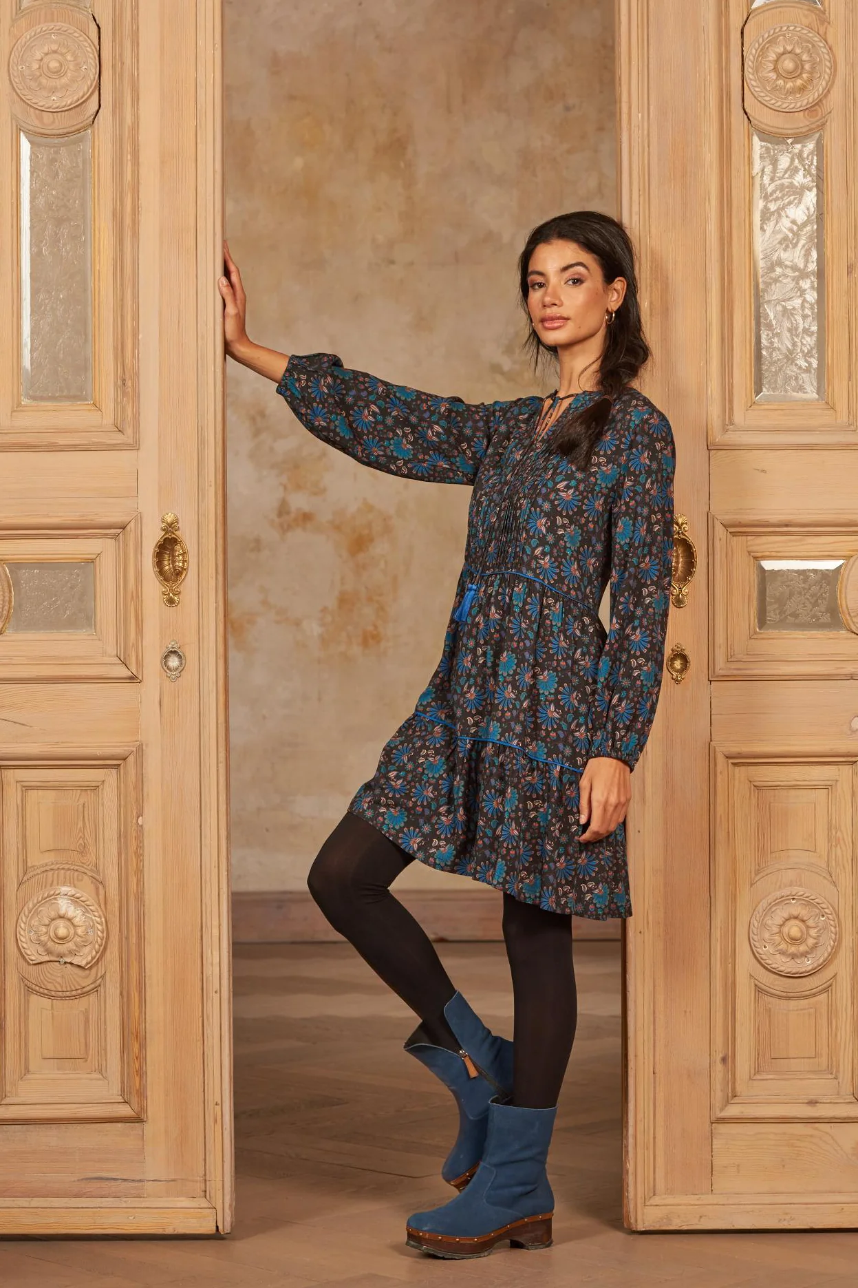 Midikleid aus EcoVero Viskose mit durchgehendem Allover-Print