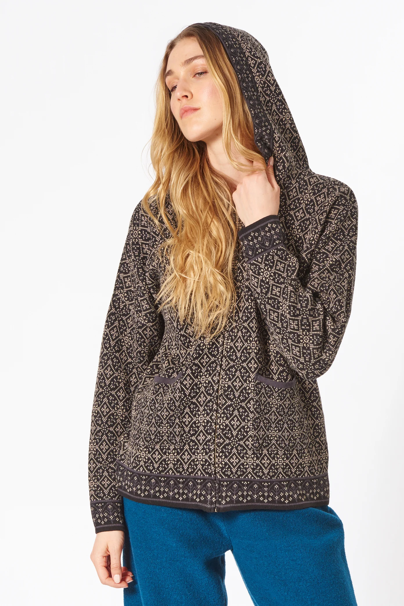 Kapuzenjacke im Jacquard-Design aus Bio-Baumwolle