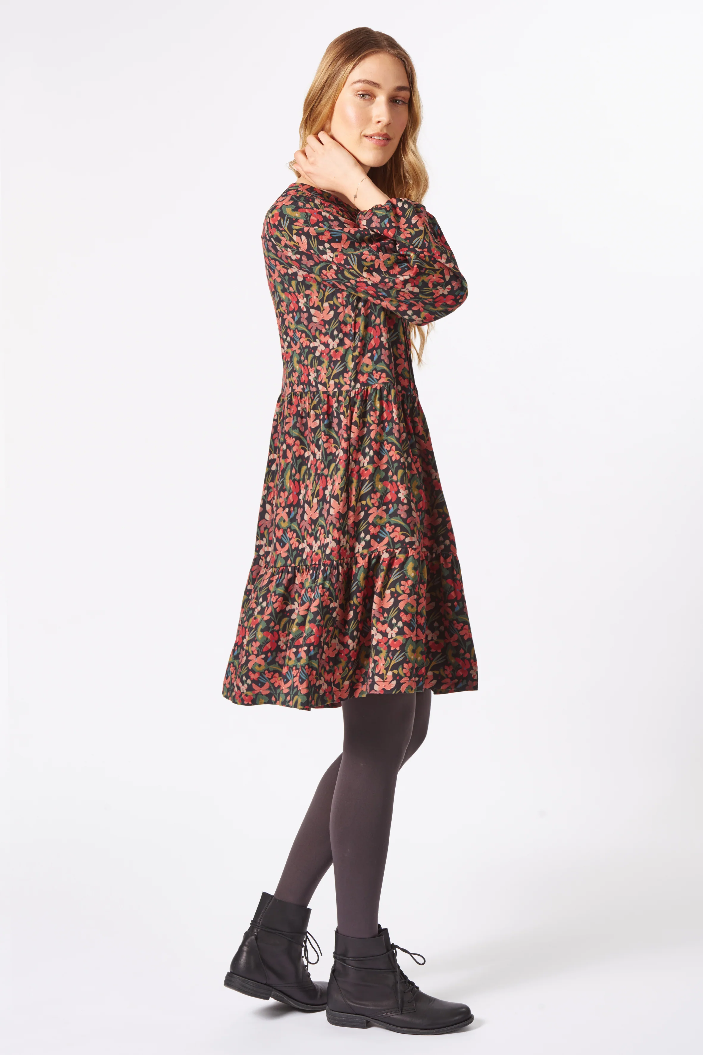 Midikleid aus EcoVero Viskose mit durchgehendem Allover-Print
