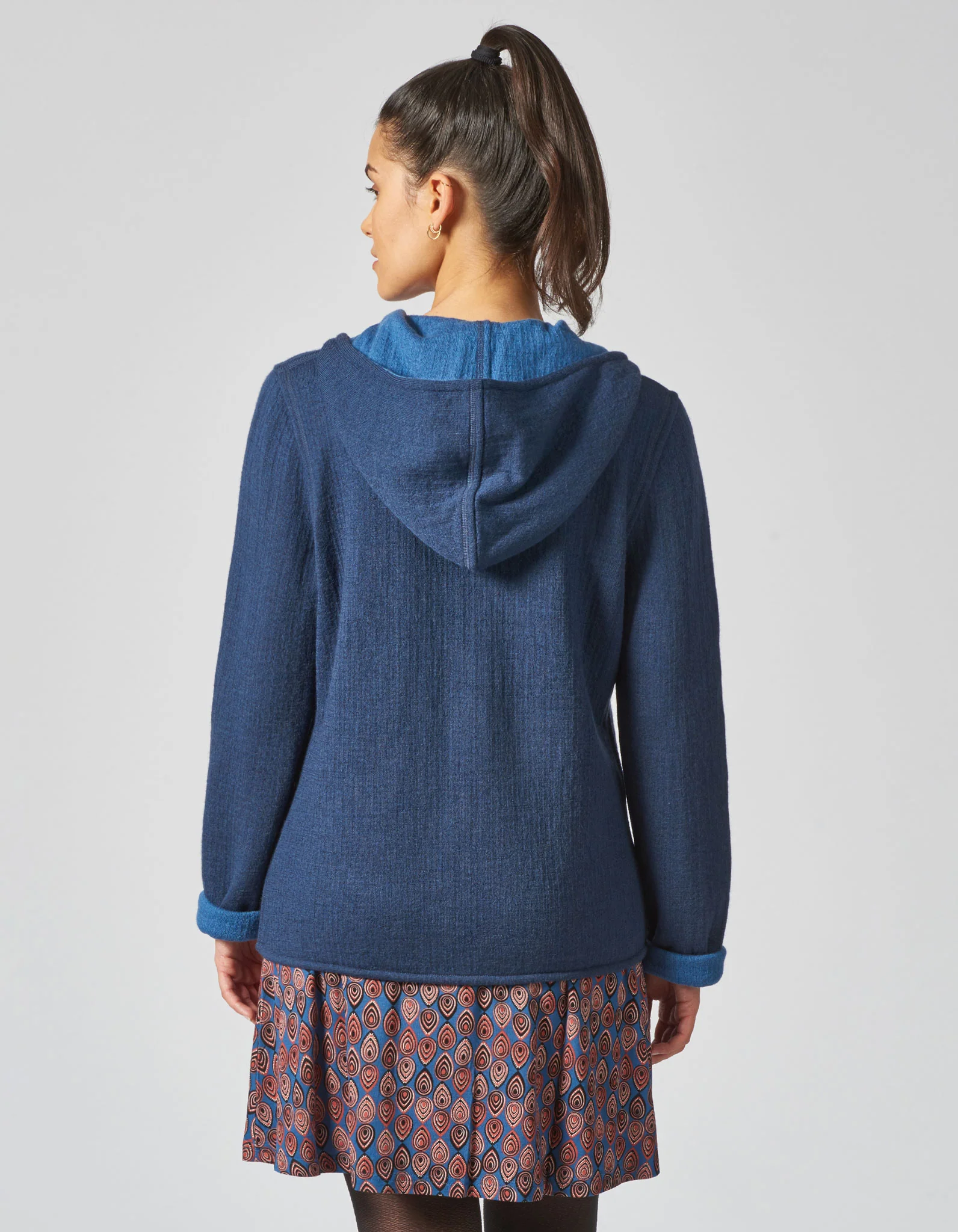Damen Kapuzenjacke mit Doppelreiverschluss und Taschen aus Bio-Wolle