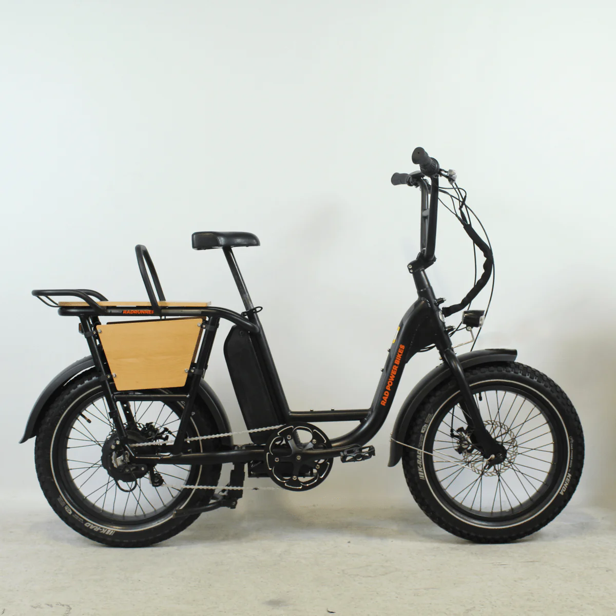 Vélo électrique Rad Power Bikes RadRunner noir + accessoires