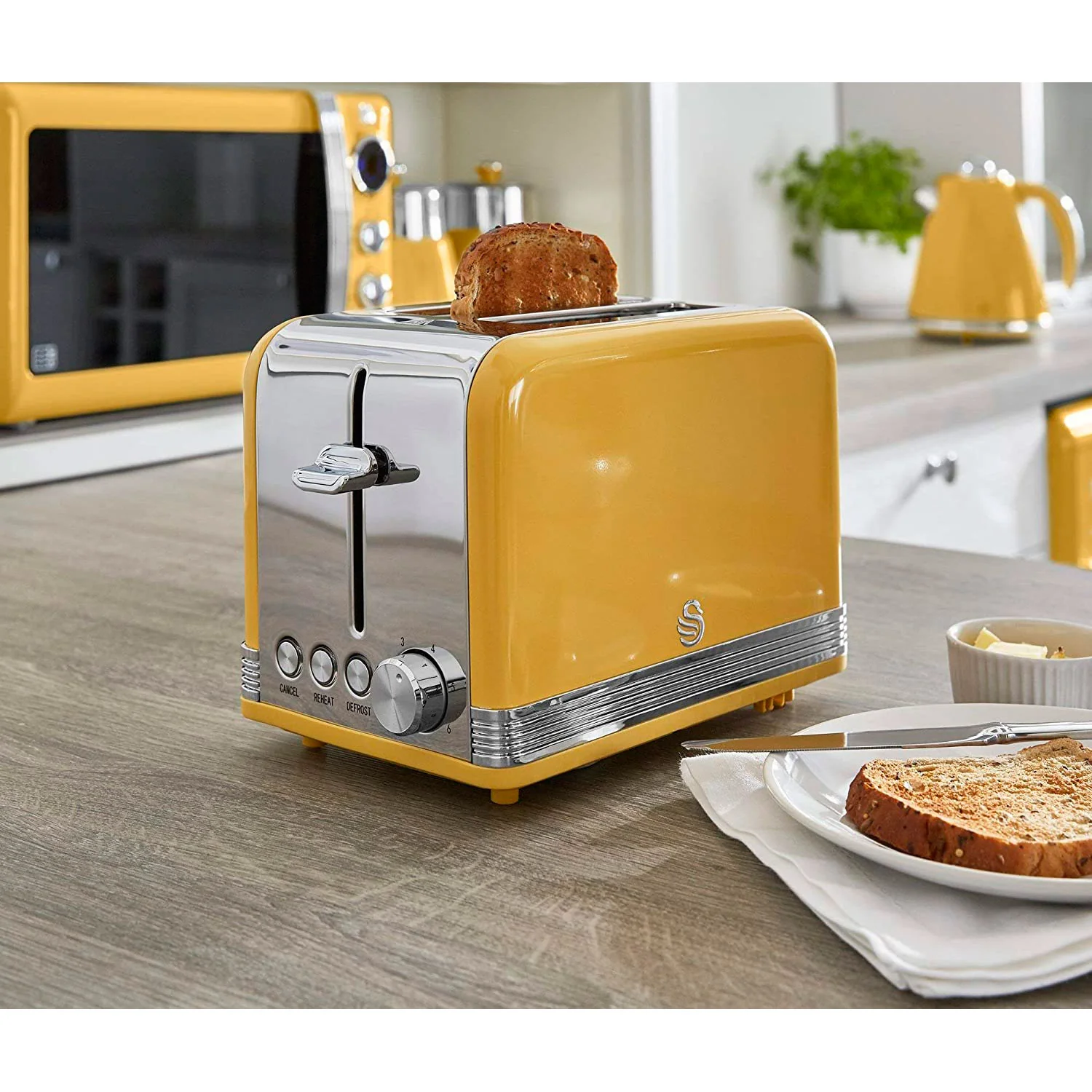 Retro Set Petit-Déjeuner Bouilloire 1,8L Grille-Pain 2 Tranches Micro-ondes 20L 850 Jaune STRP2070YELNEU