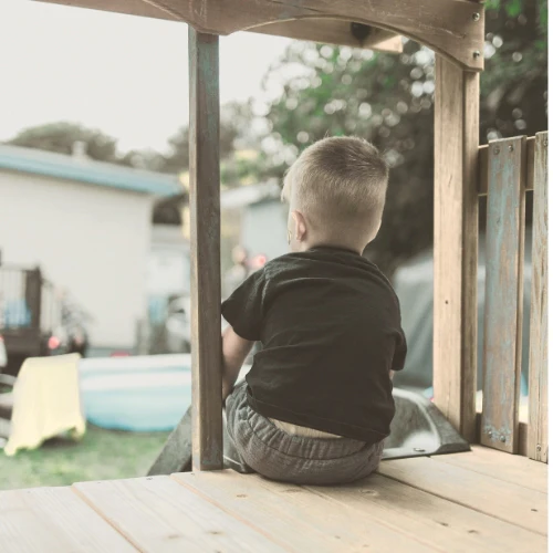 Aire de jeux enfant Montessori - 3 en 1 Balançoire, Toboggan, Cabane en bois modulable