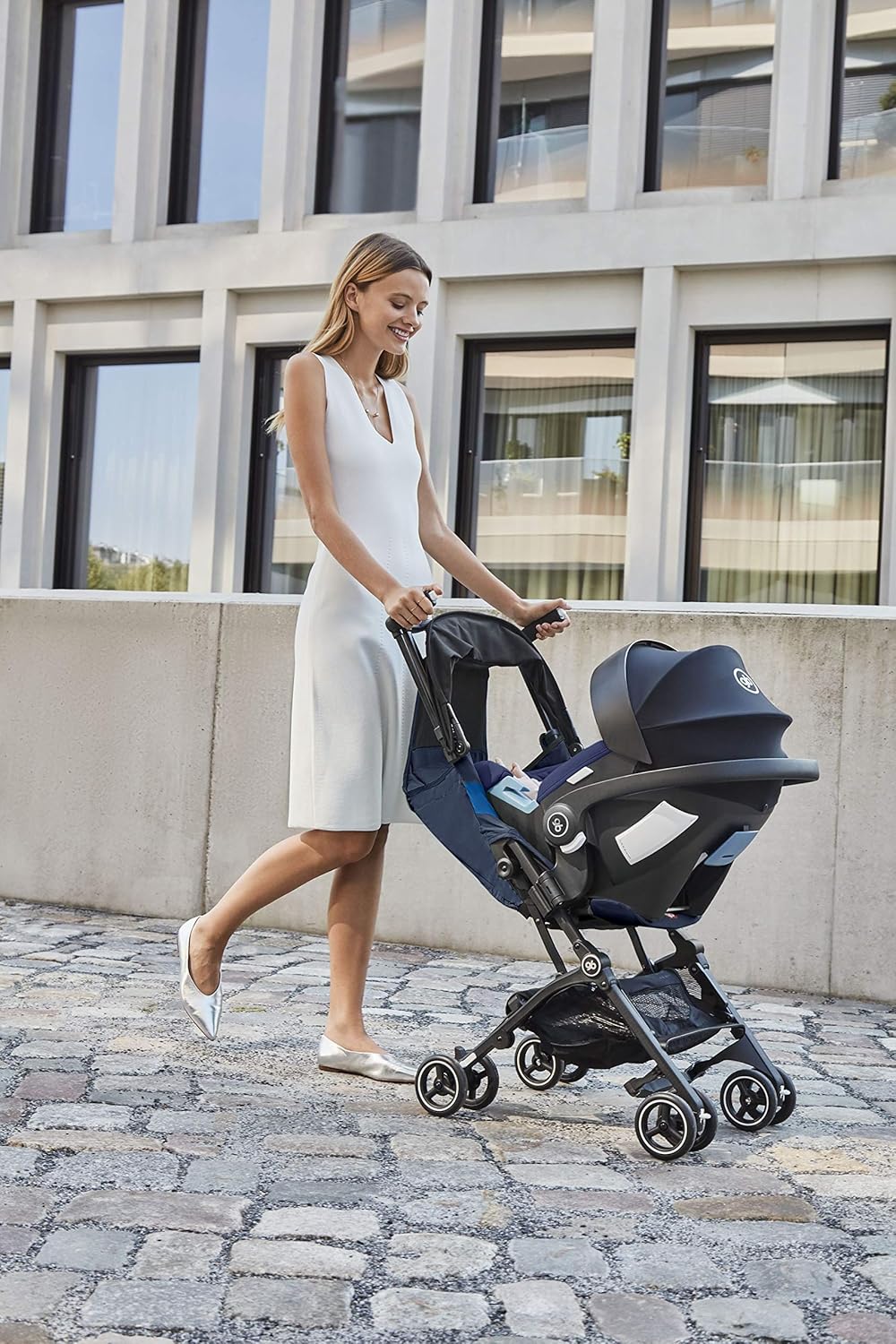 gb Gold Poussette Pockit+ All Terrain, Ultra-compacte, De 6 mois jusqu'à 22 kg (4 ans env.), Velvet Black