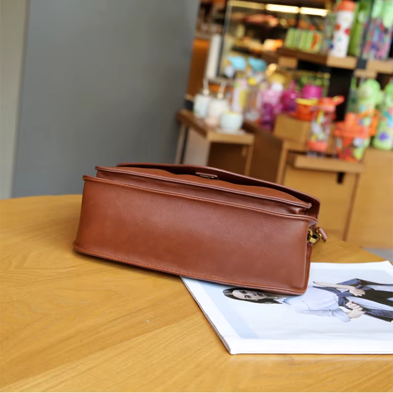 High - end cross - body bags for women, 2025 new - style retro messenger bags, fashionable soft - leather commuting bags, should