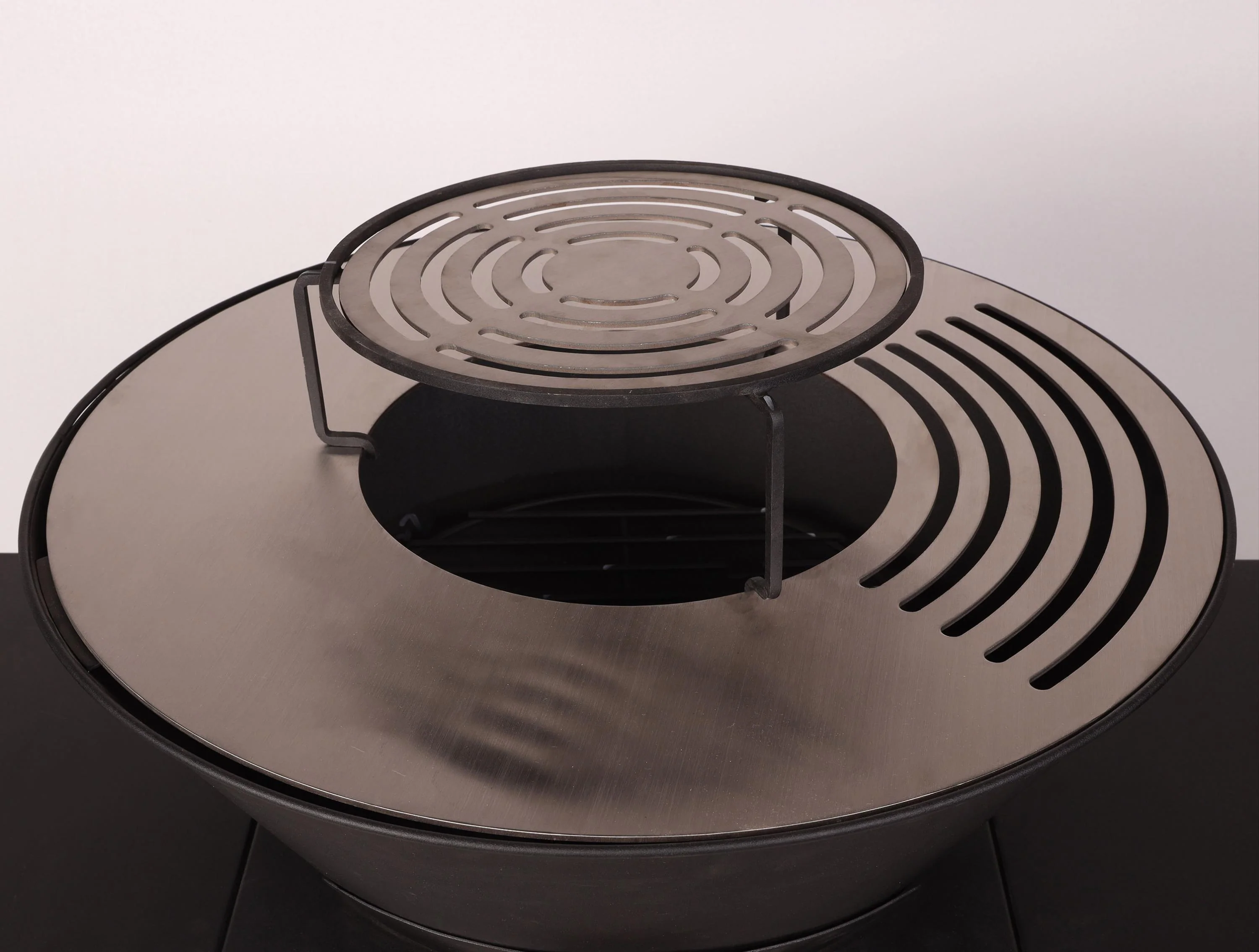 Barbecue avec plaque ronde, grill et support Purline