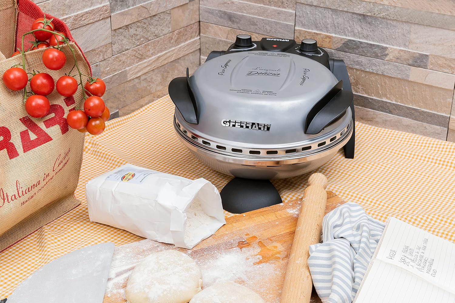 G3 Ferrari G10006 Pizza Exprimer Plaisir, Four Pizza, 1200 W, 400°C, Pierre Réfractaire (diamètre 31 cm), Minuteur 5', Livre de Recettes inclus, Noir