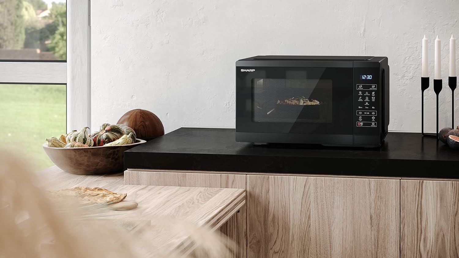 Sharp YC-MG252AE-B, Four micro-ondes, Noir de 25 litres avec gril