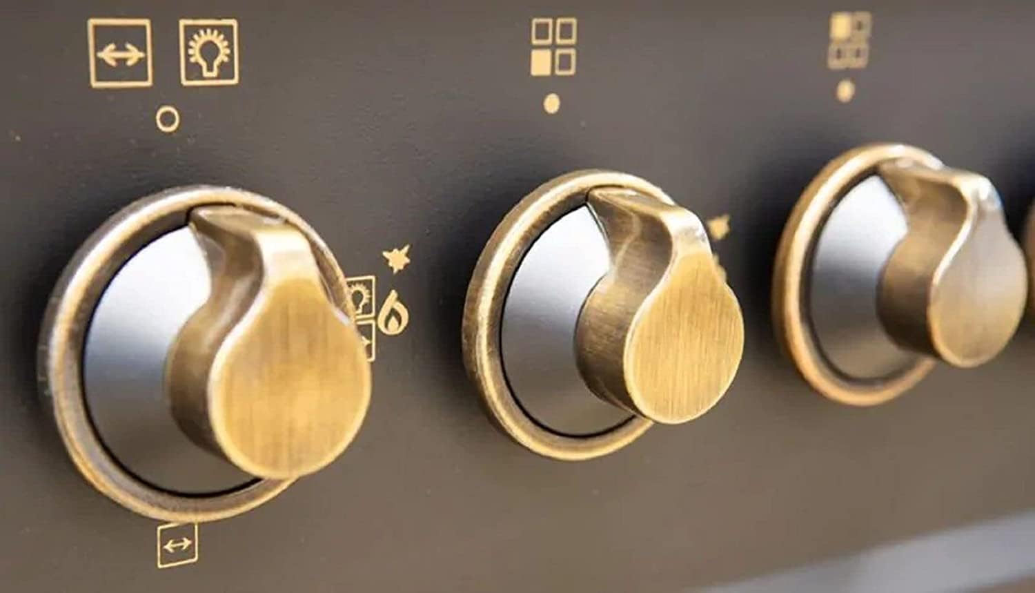 GURARI 614 BL Cuisinière sur pied 60 cm Gaz naturel Fl.Gas 4 Kw WOK, Barbecue à gaz, Range Cooker, Tiroir avec poussette, Contrôle du gaz, tournebroche. Gaz naturel, gaz propane