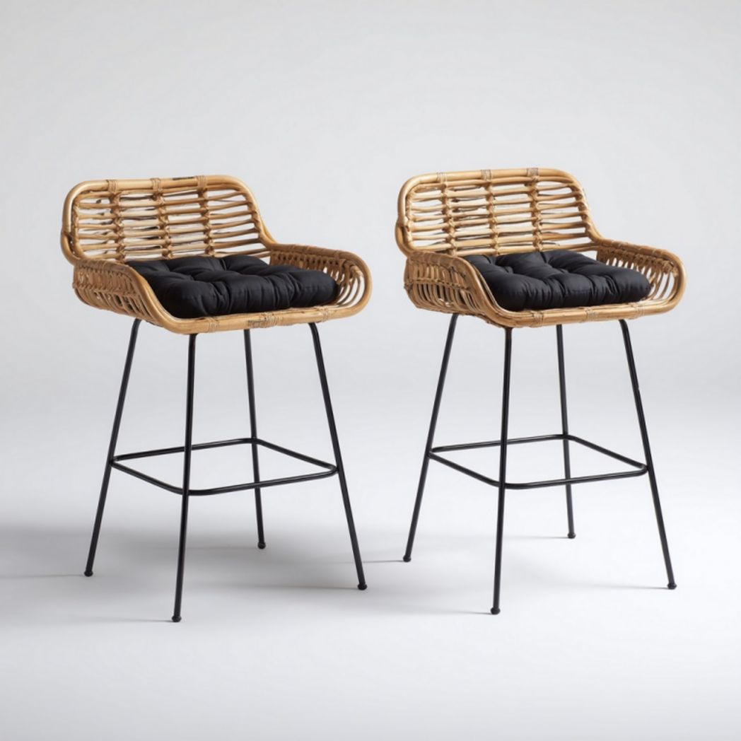 Lot de 2 tabourets de bar en rotin avec coussins noirs