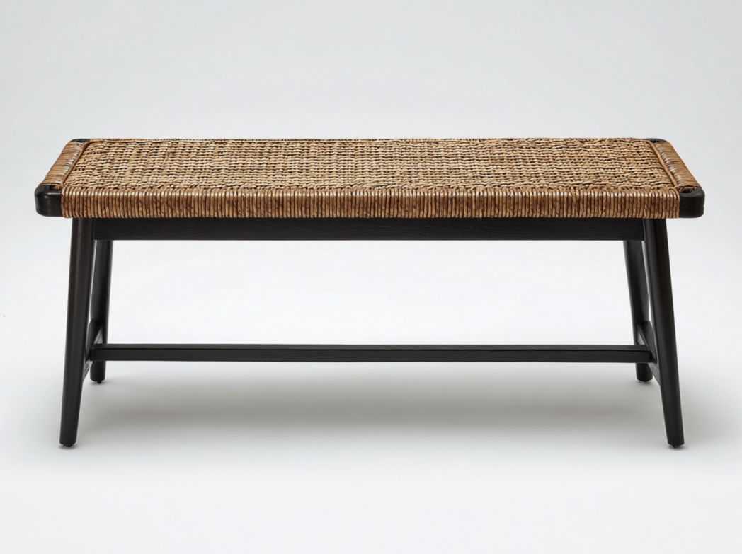 Banc en rotin avec structure en bois noir, assise naturelle