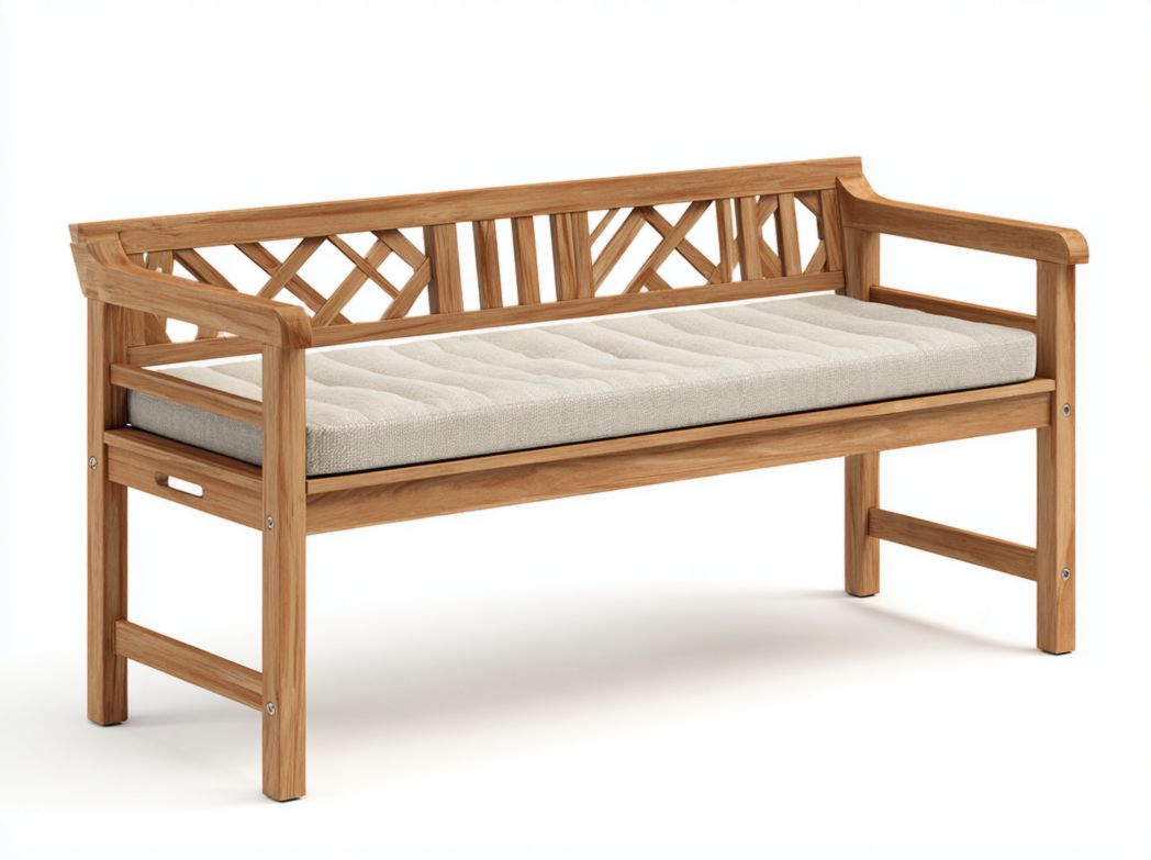 Banc en bois massif avec dossier ajouré et coussin beige