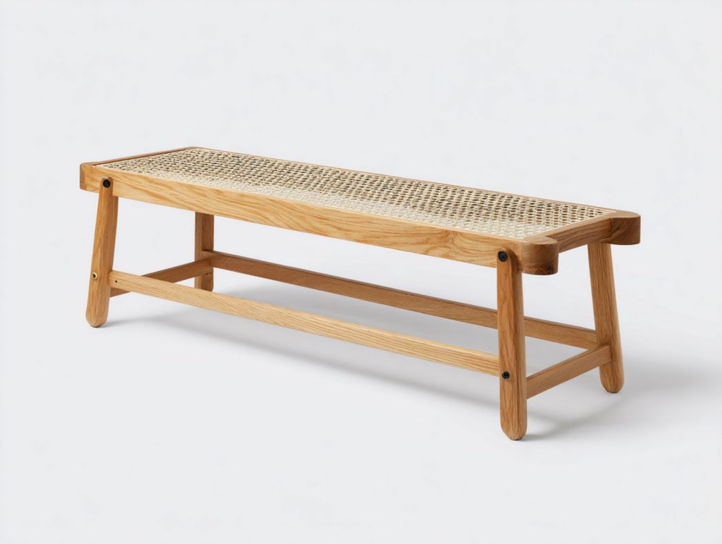 Banc en rotin avec cadre en bois naturel et assise tressée