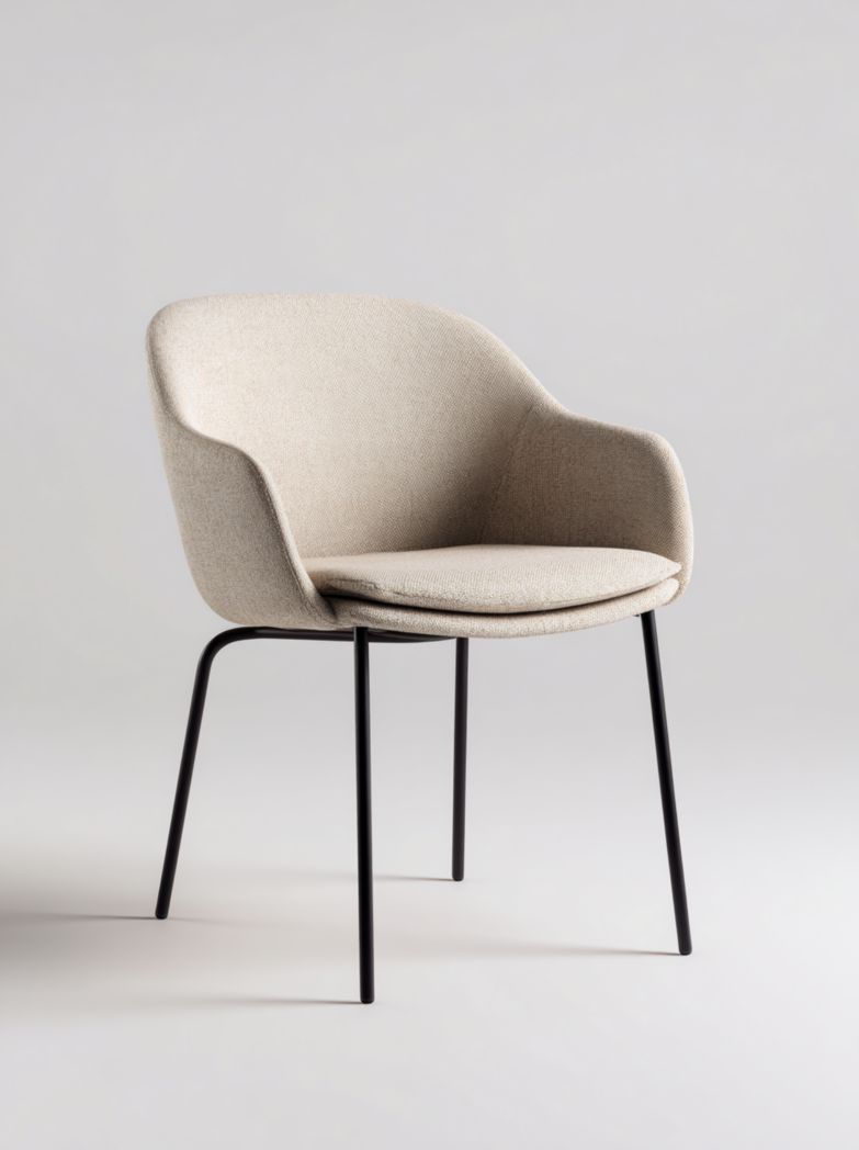 Fauteuil rembourré en tissu beige avec dossier arrondi et pieds fins en métal noir