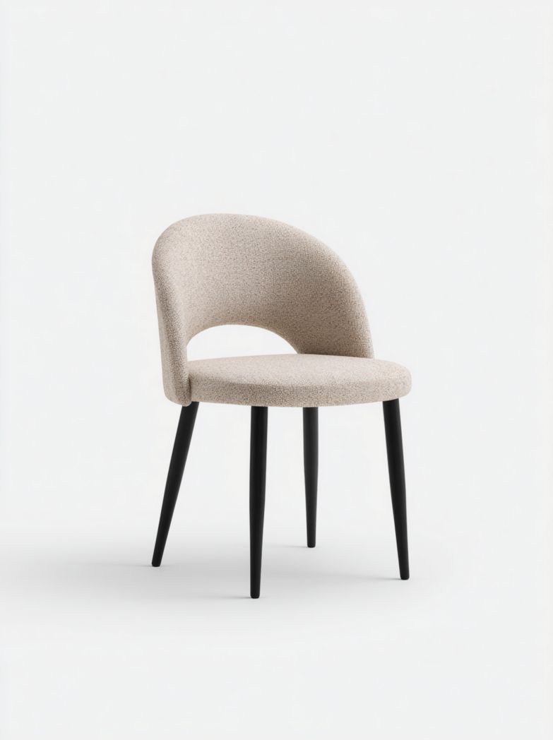 Fauteuil rembourré en tissu beige avec dossier arrondi ajouré et pieds en métal noir