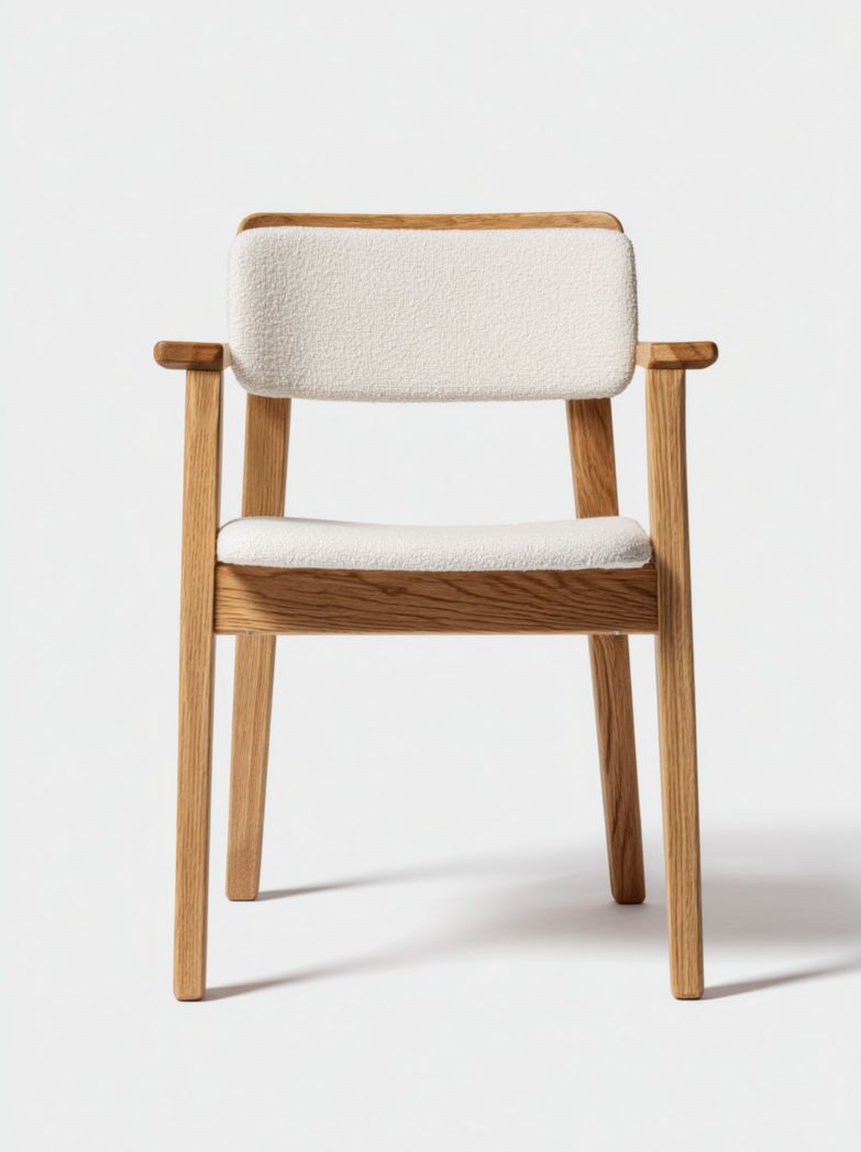 Fauteuil rembourré avec structure en bois naturel et assise en tissu écru au design épuré