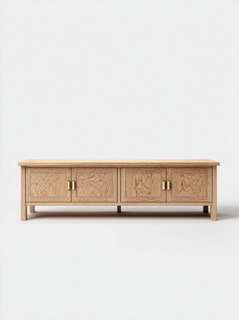 Meuble TV bas en bois naturel avec 4 portes et poignées métalliques