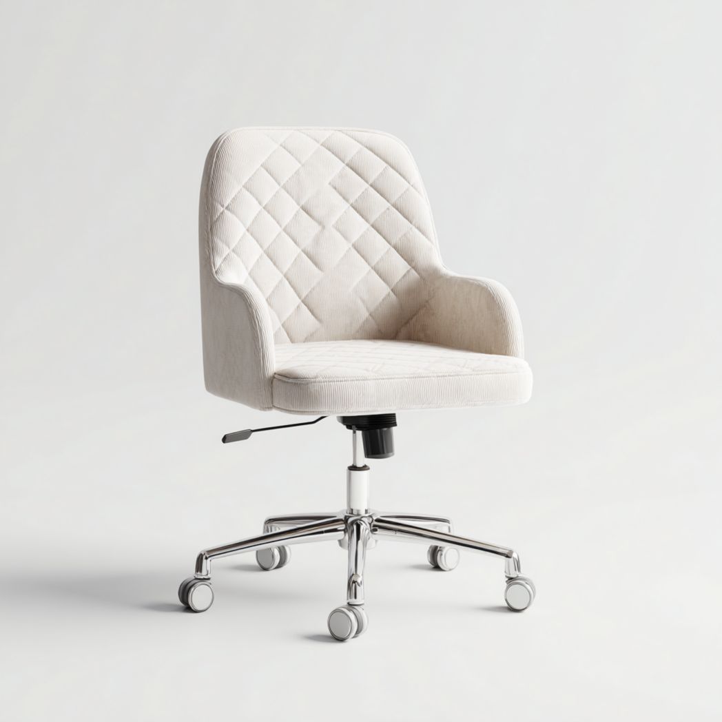 Chaise de bureau en tissu beige avec surpiqûres losanges et base chromée à roulettes