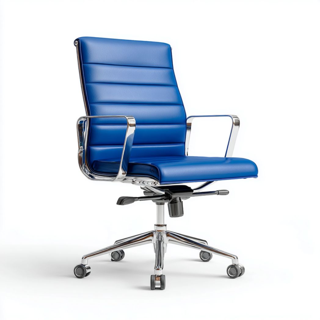 Chaise de bureau en cuir bleu avec accoudoirs, dossier haut et base chromée à roulettes