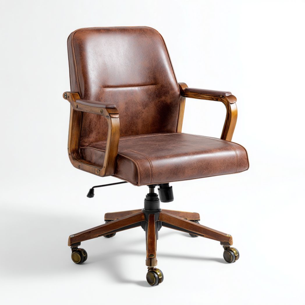 Chaise de bureau en cuir marron avec accoudoirs en bois et base à roulettes