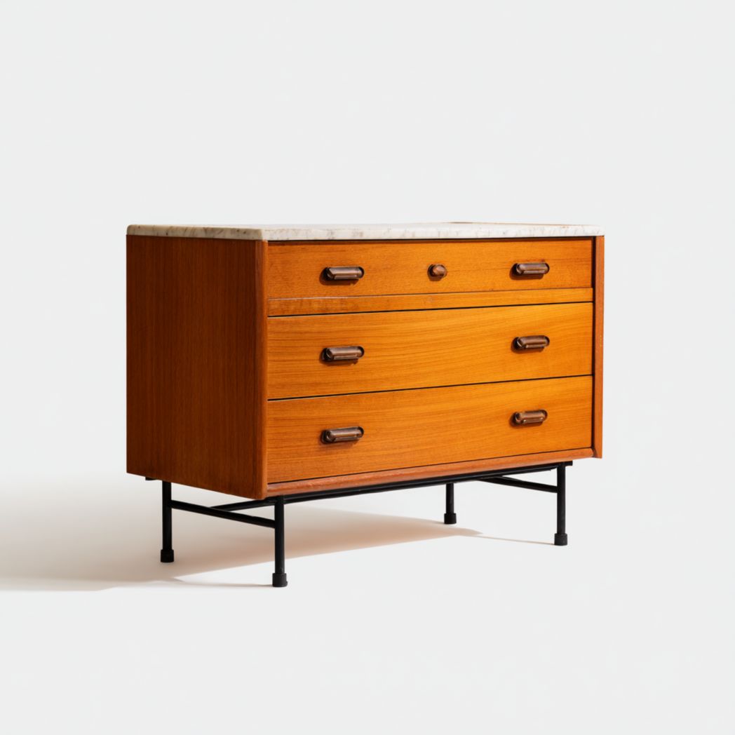 Commode en bois à trois tiroirs avec plateau en marbre et piètement métallique