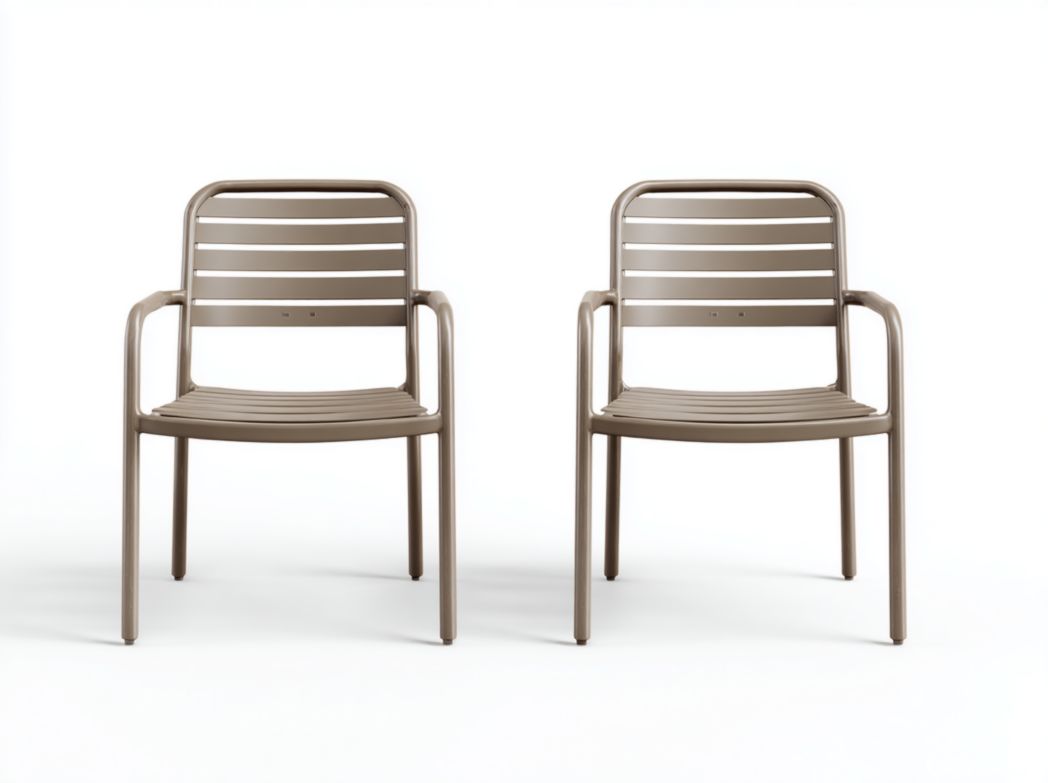 Lot de 2 chaises de jardin en métal beige clair, design à lattes, dossier droit avec accoudoirs