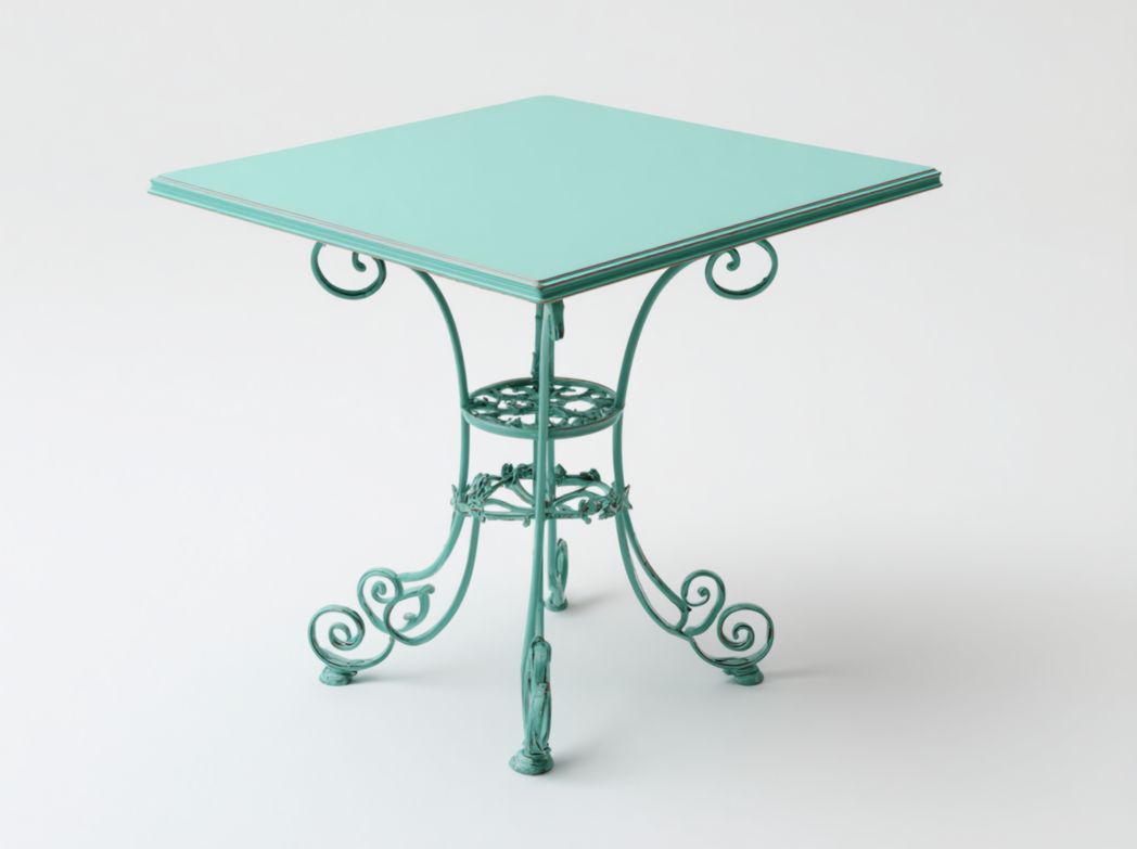 Table de jardin carrée en métal vert avec plateau lisse et piètement décoratif ajouré